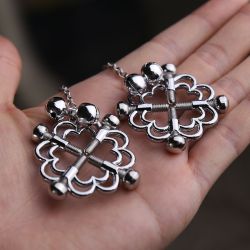 Metal Flower Nipple Clamps Sexys se zvonečkama a řetězem, Skřipce na bradavky Sexys ve tvaru květiny s řetízkem